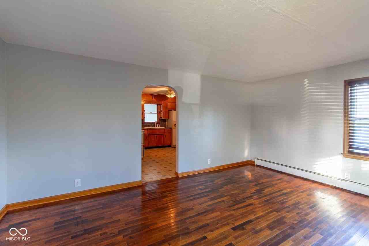 2510 W 38th St - Photo 4 of 15