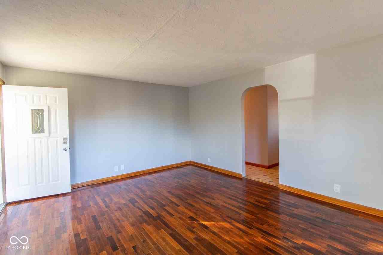 2510 W 38th St - Photo 5 of 15
