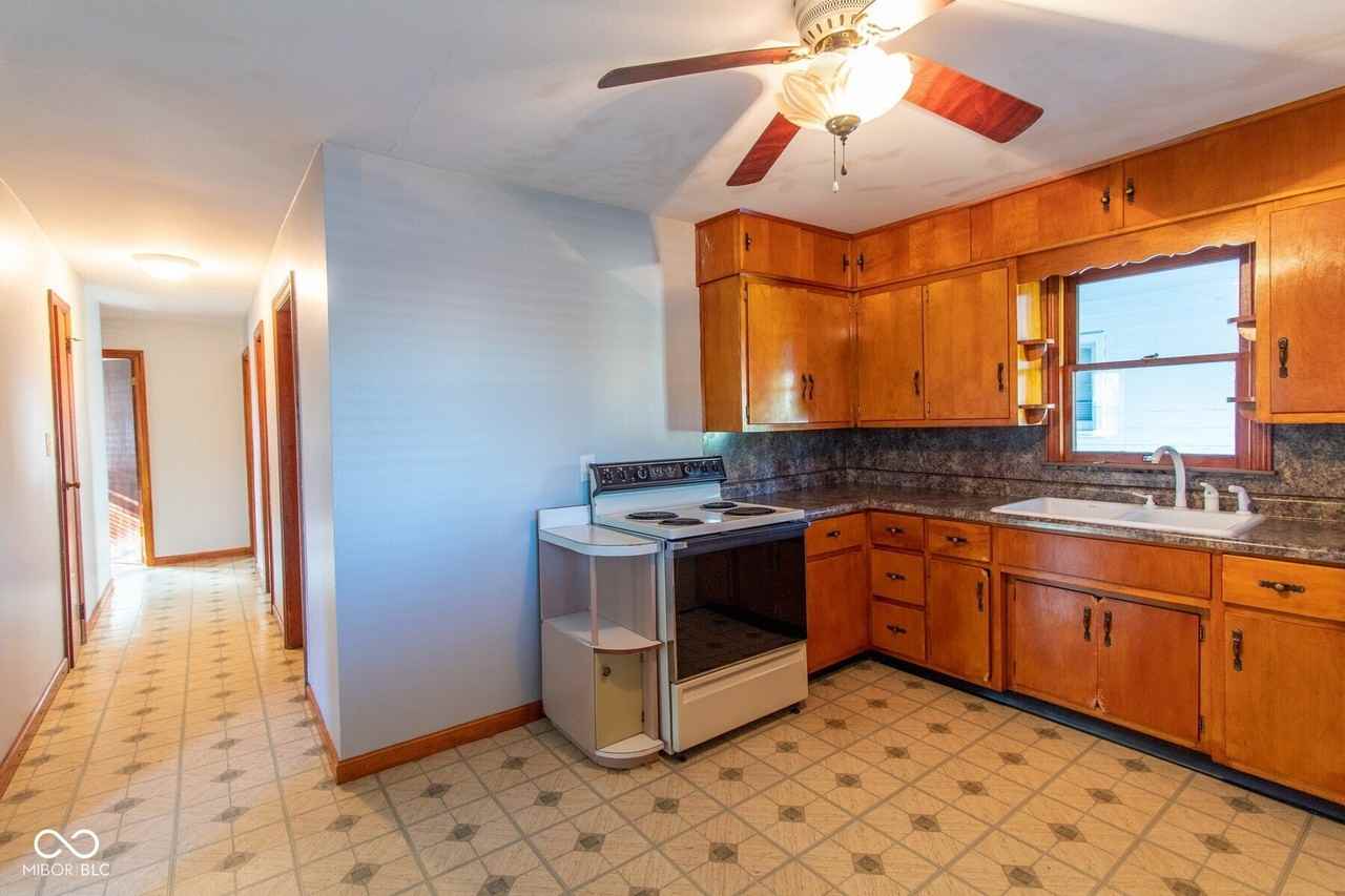 2510 W 38th St - Photo 7 of 15