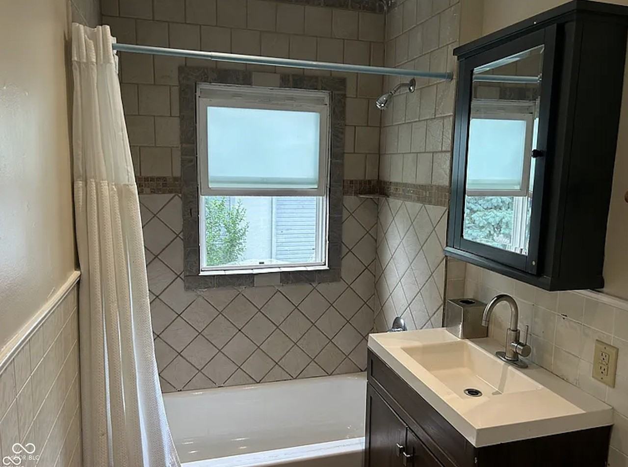 322 N Oakland Ave - Photo 7 of 9
