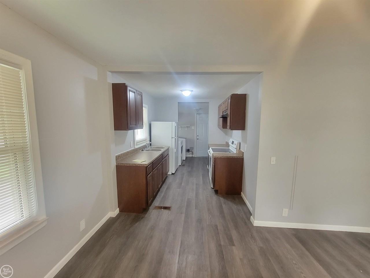 24203 Pingree Ave - Photo 5 of 13