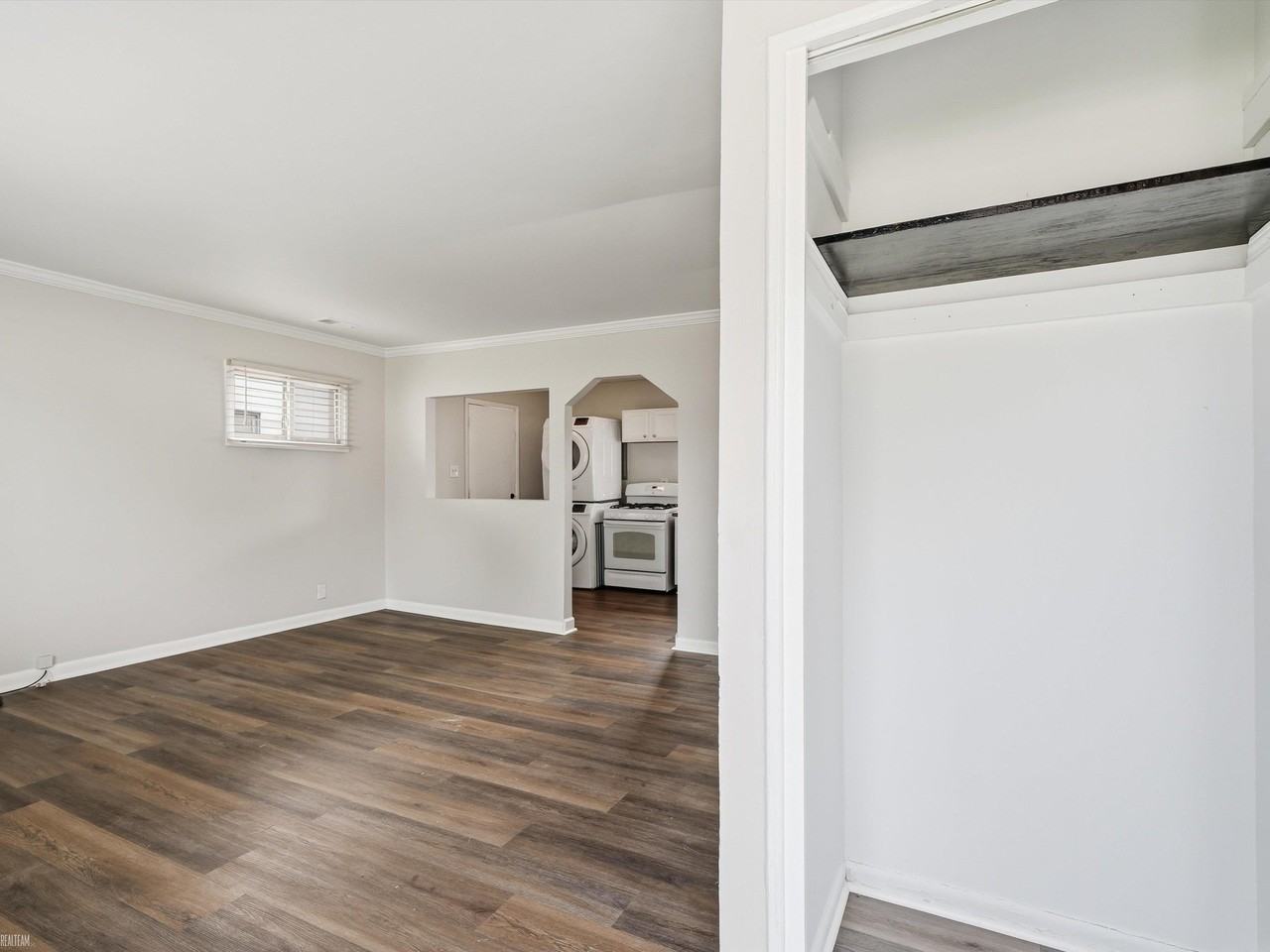28311 Waverly St - Photo 2 of 19