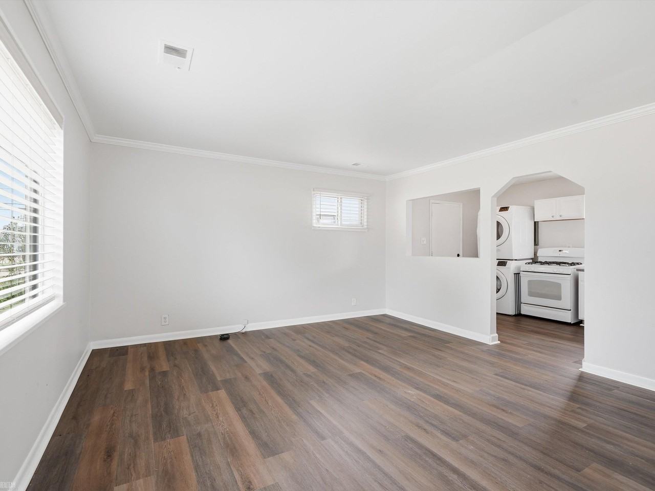 28311 Waverly St - Photo 3 of 19