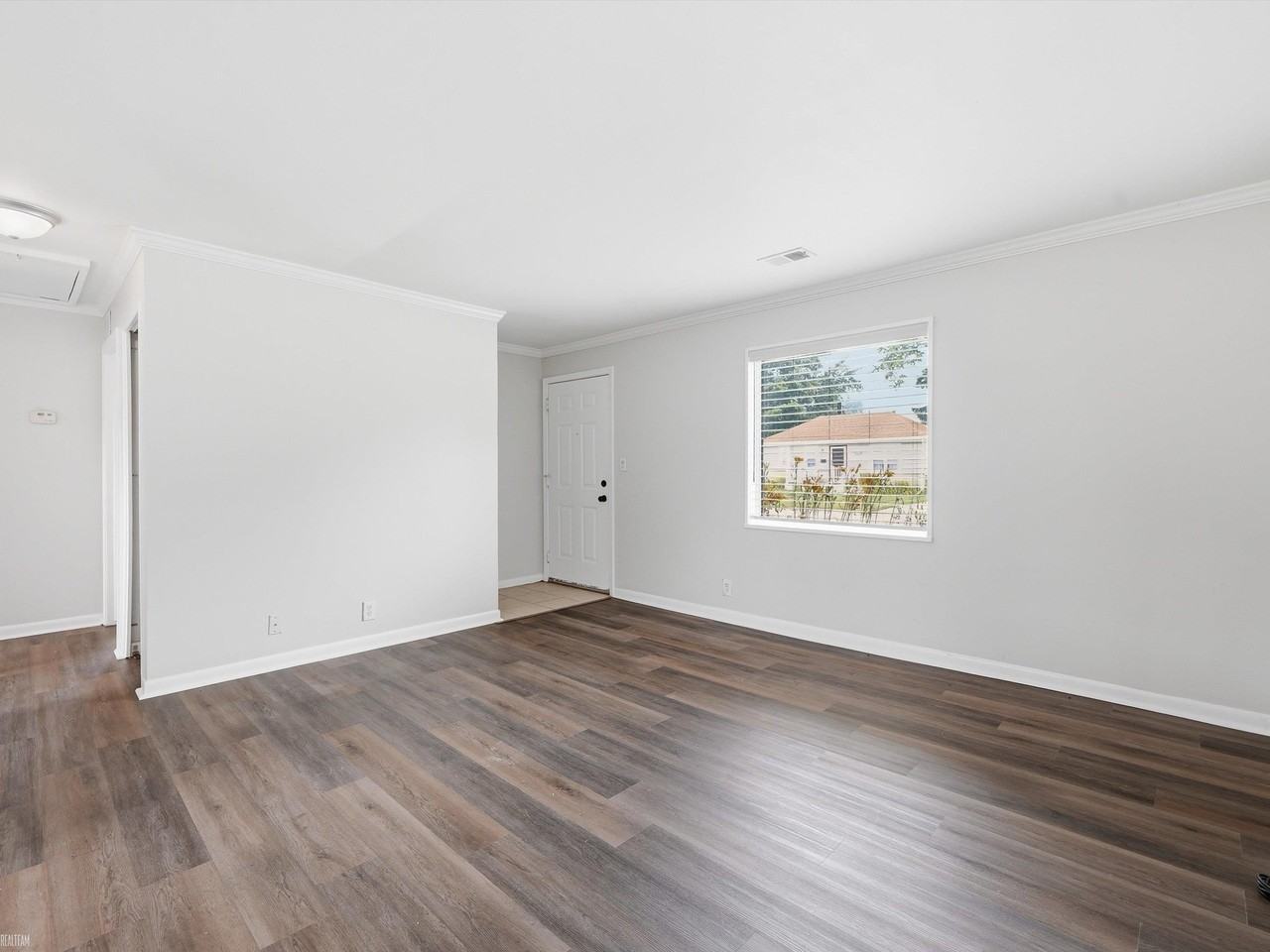 28311 Waverly St - Photo 5 of 19