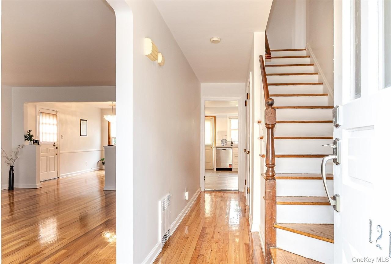 121 Manhasset Ave - Photo 5 of 40