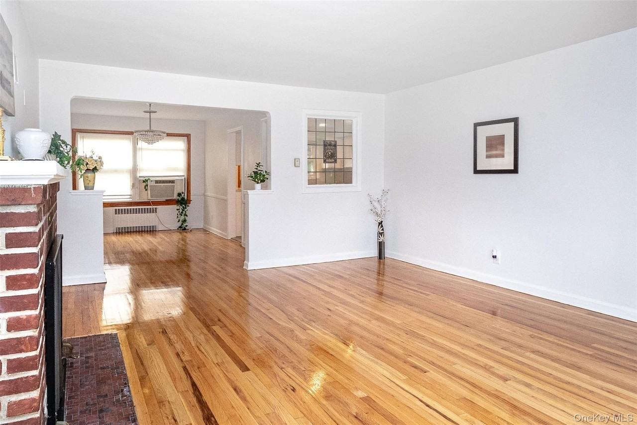 121 Manhasset Ave - Photo 7 of 40