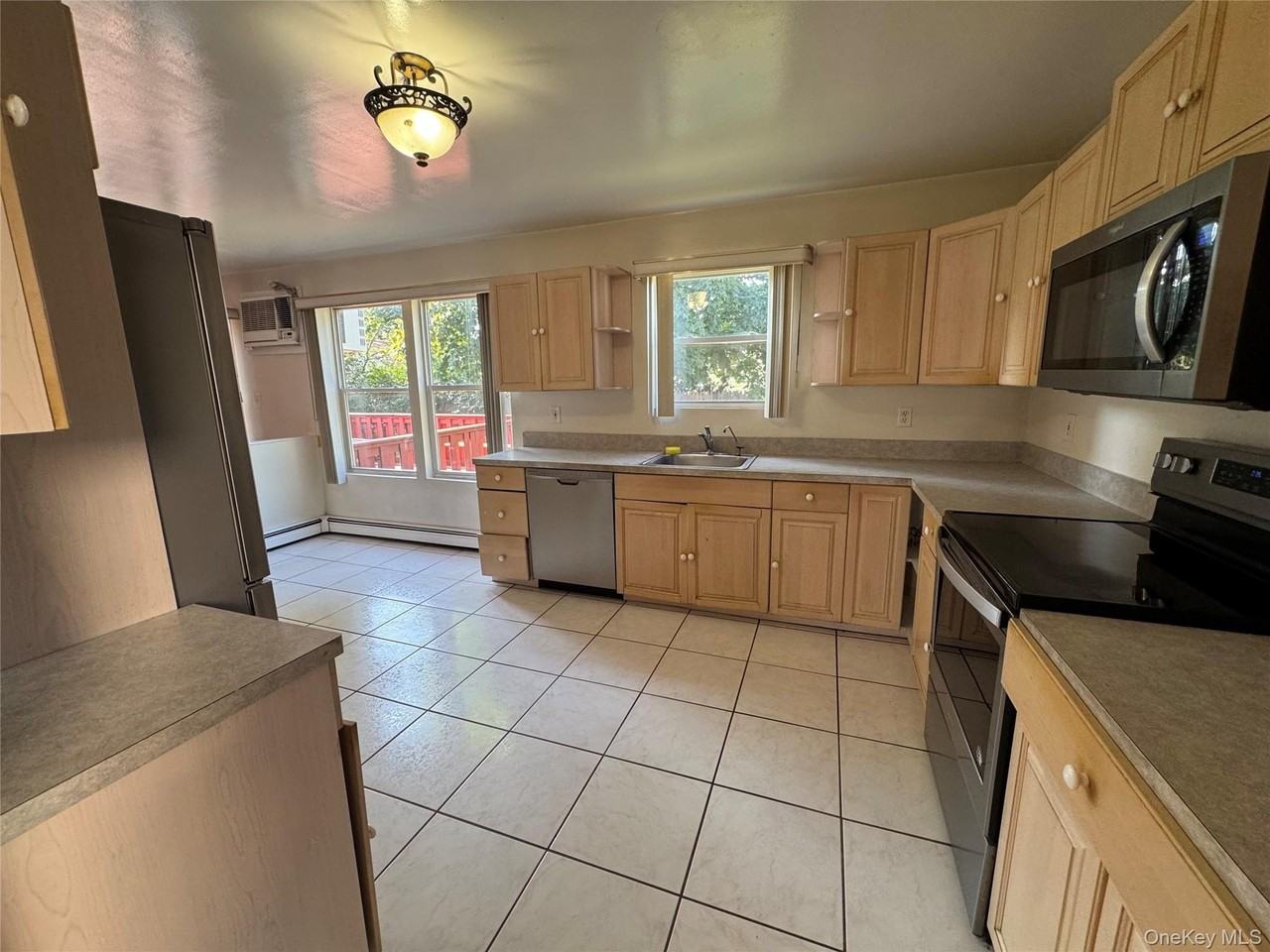 611 Peconic Ave - Photo 4 of 15