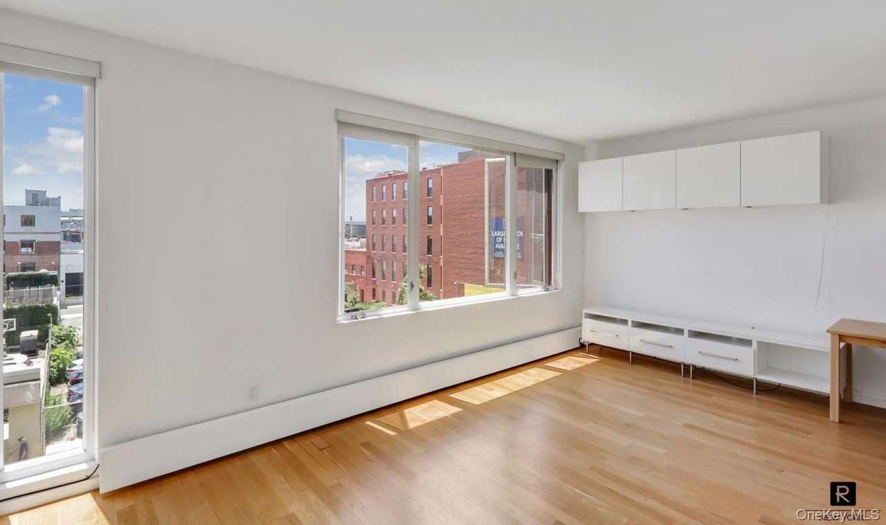 103 3rd St #4 - Photo 3 of 13