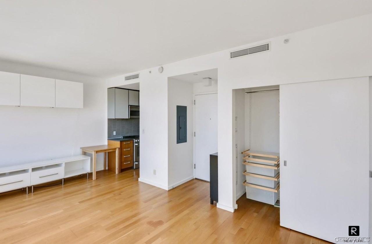 103 3rd St #4 - Photo 4 of 13