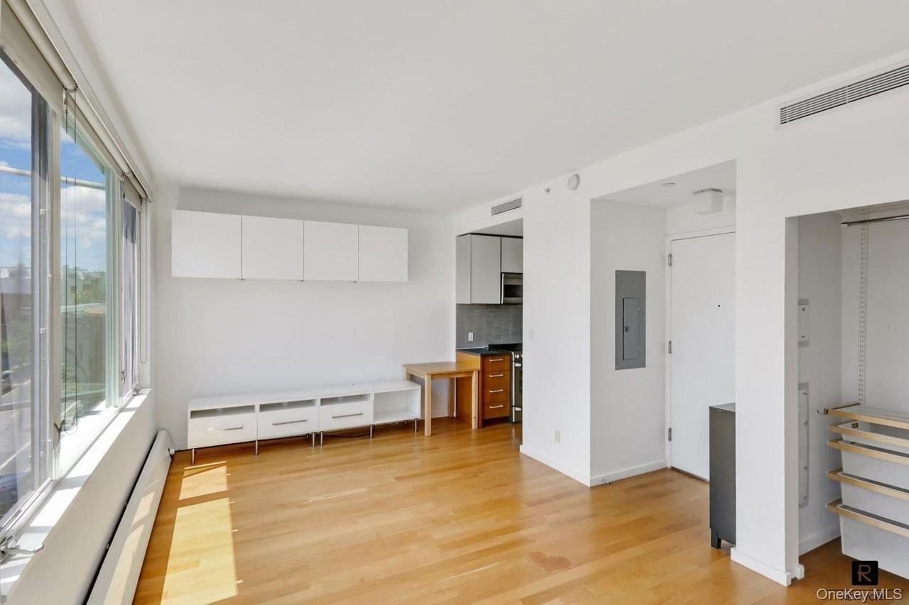 103 3rd St #4 - Photo 6 of 13
