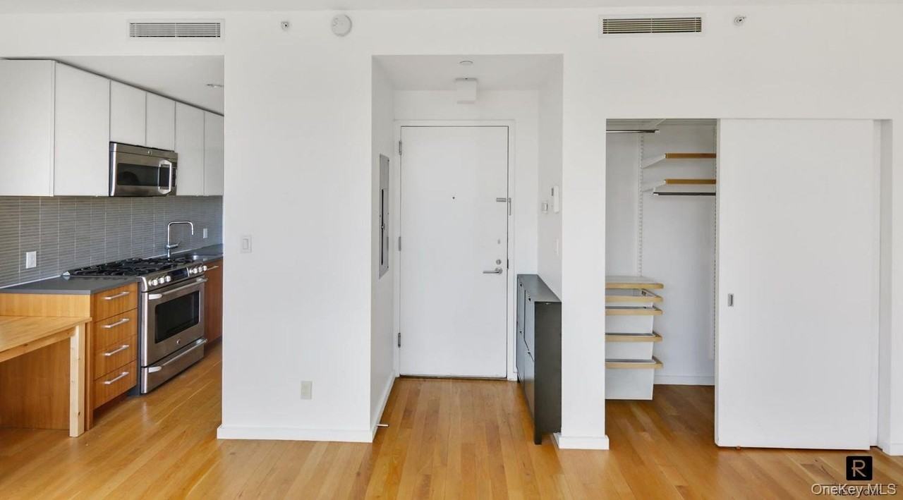 103 3rd St #4 - Photo 7 of 13