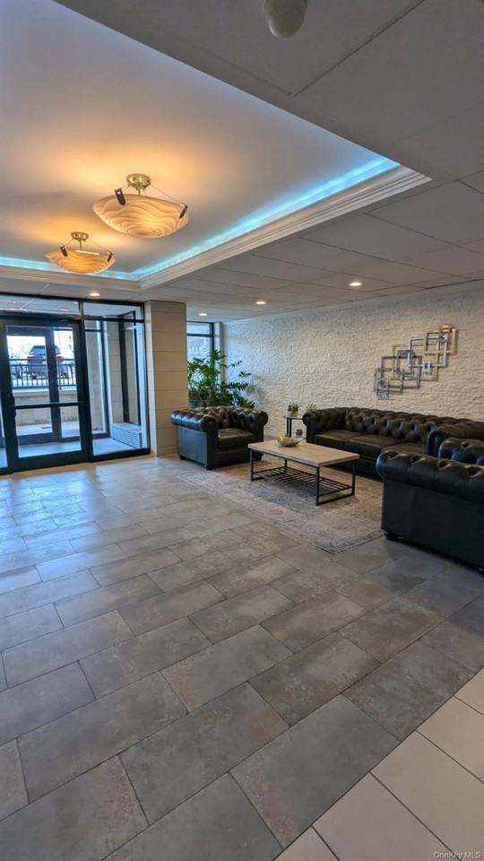 740 E Broadway #2F - Photo 4 of 12