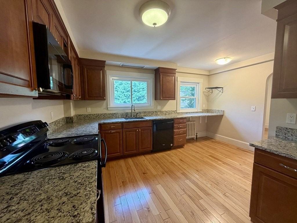 54 Noble St #54 - Photo 5 of 25