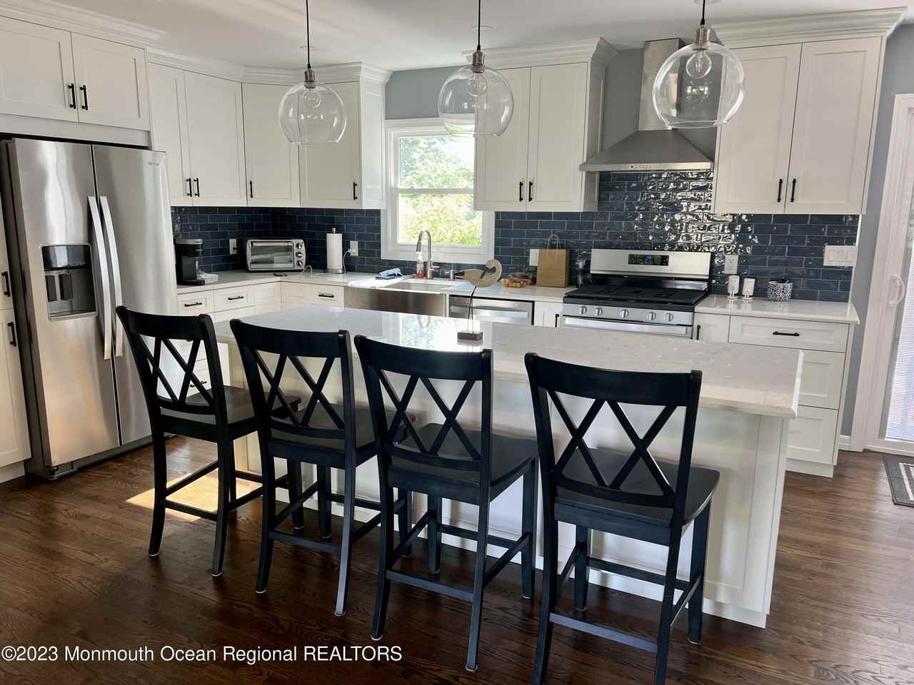 484 Branchport Ave - Photo 2 of 17