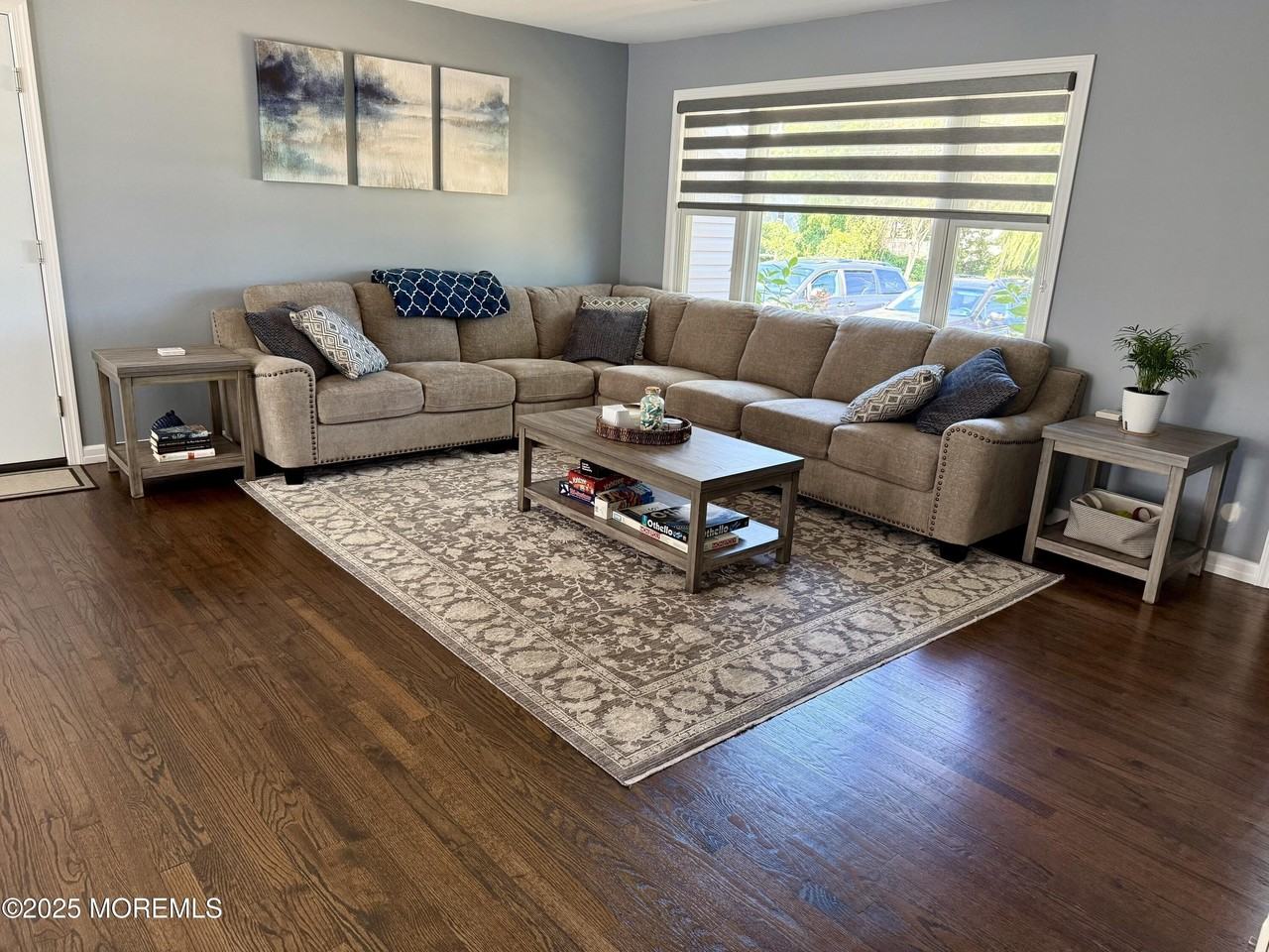 484 Branchport Ave - Photo 5 of 17
