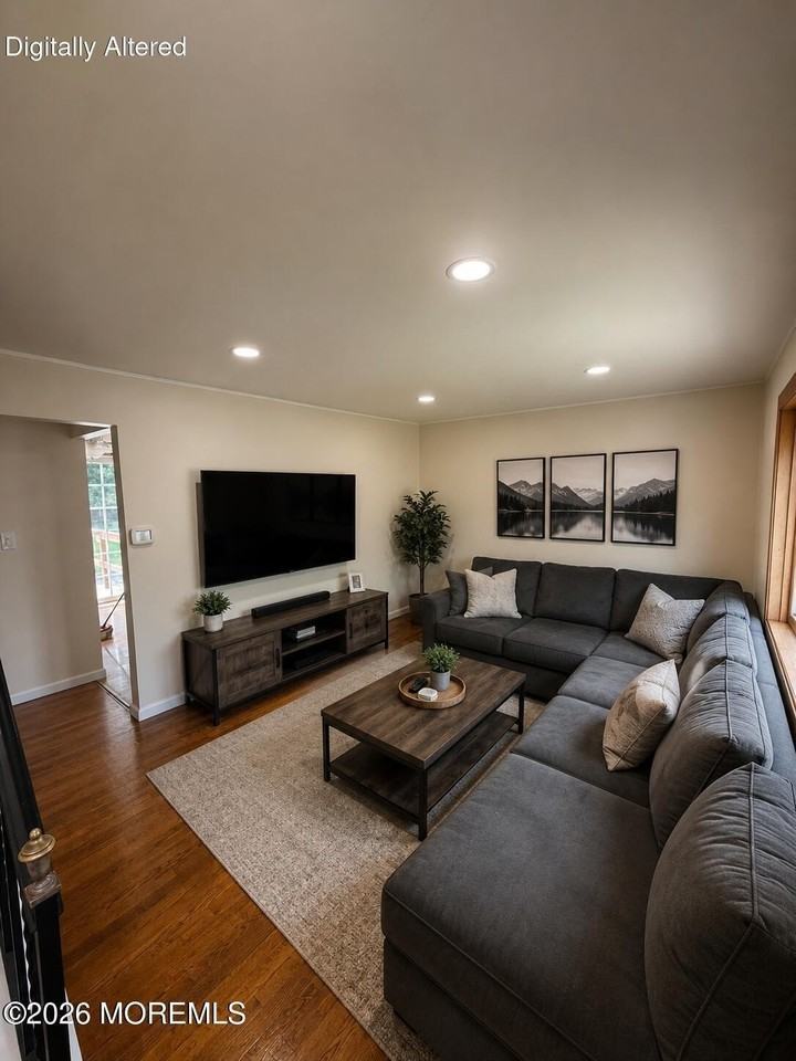 54 Longwood Dr - Photo 3 of 10
