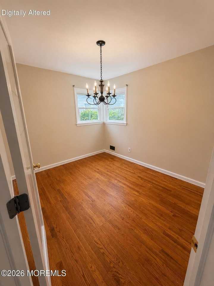 54 Longwood Dr - Photo 5 of 10