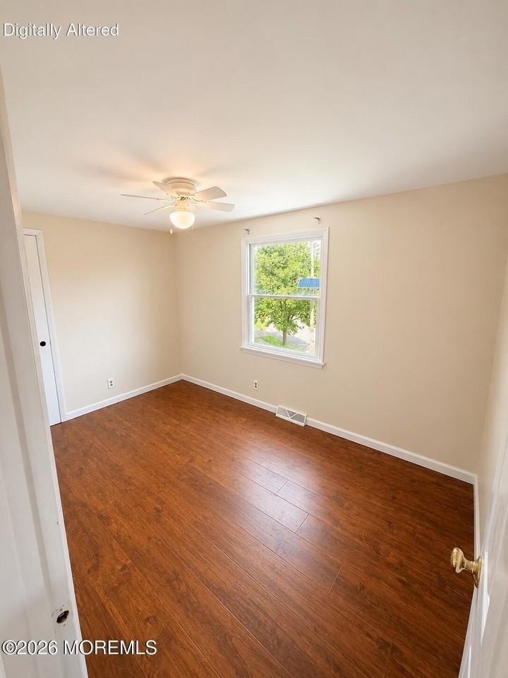 54 Longwood Dr - Photo 7 of 10