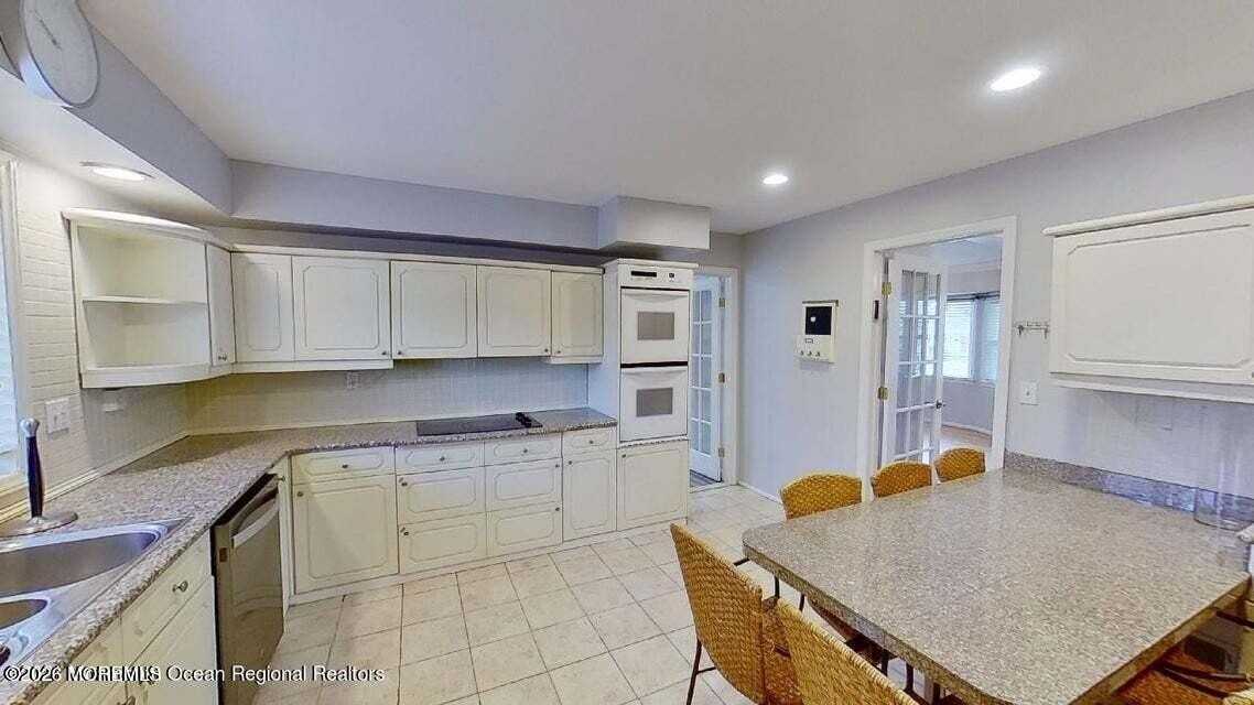 743 Shrewsbury Ave - Photo 3 of 7