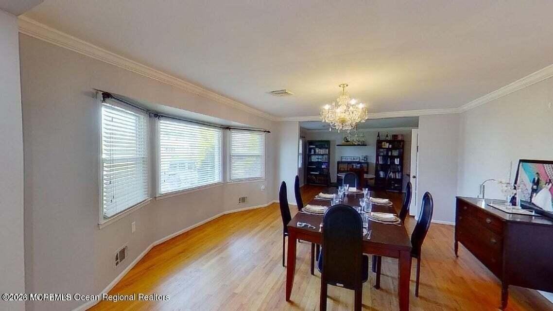 743 Shrewsbury Ave - Photo 4 of 7