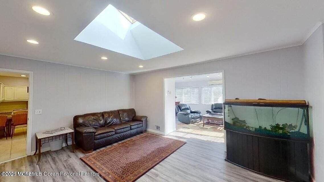 743 Shrewsbury Ave - Photo 5 of 7