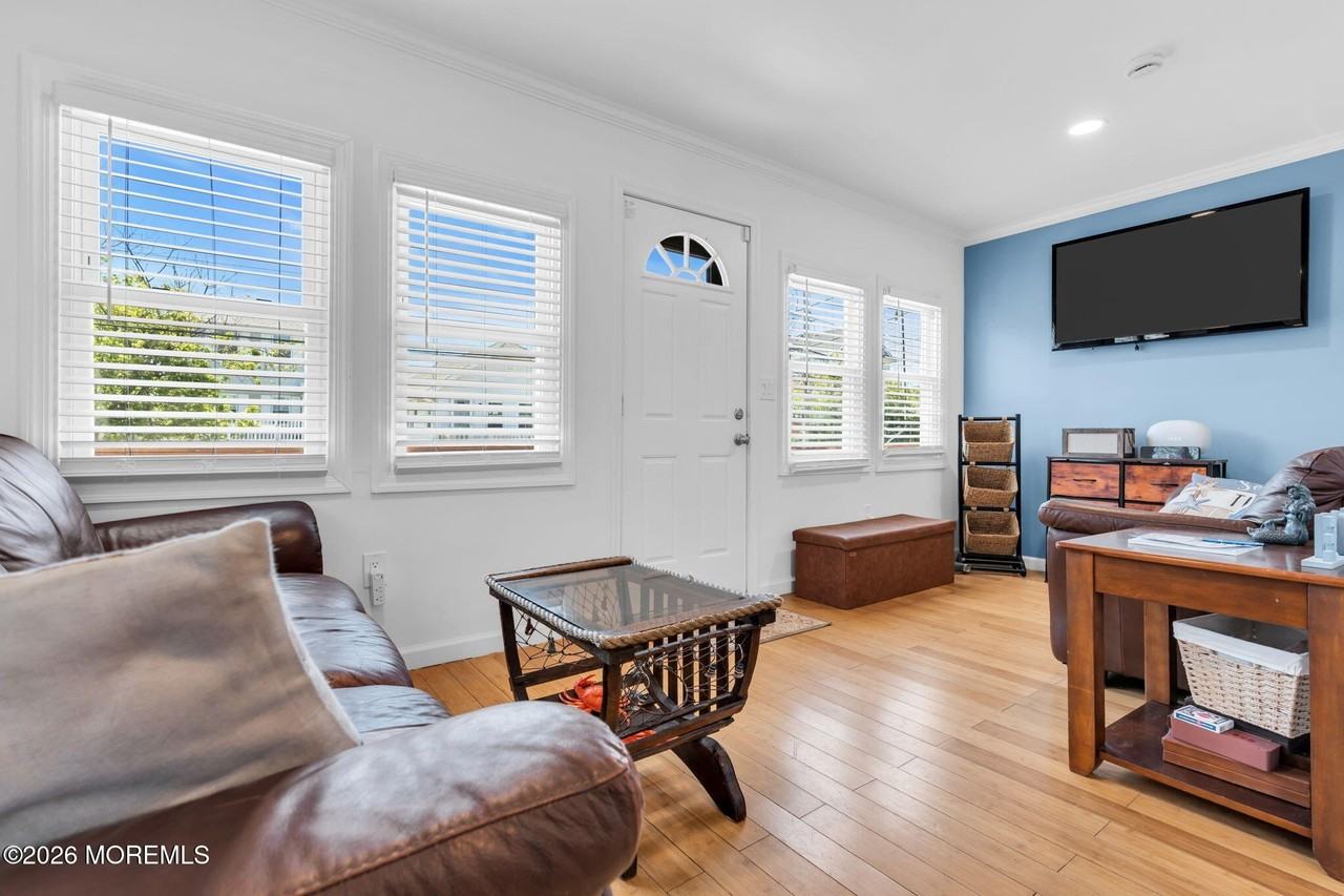 226 Dupont Ave - Photo 7 of 25