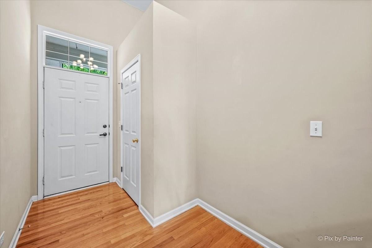 1058 E Danbury Dr - Photo 4 of 38