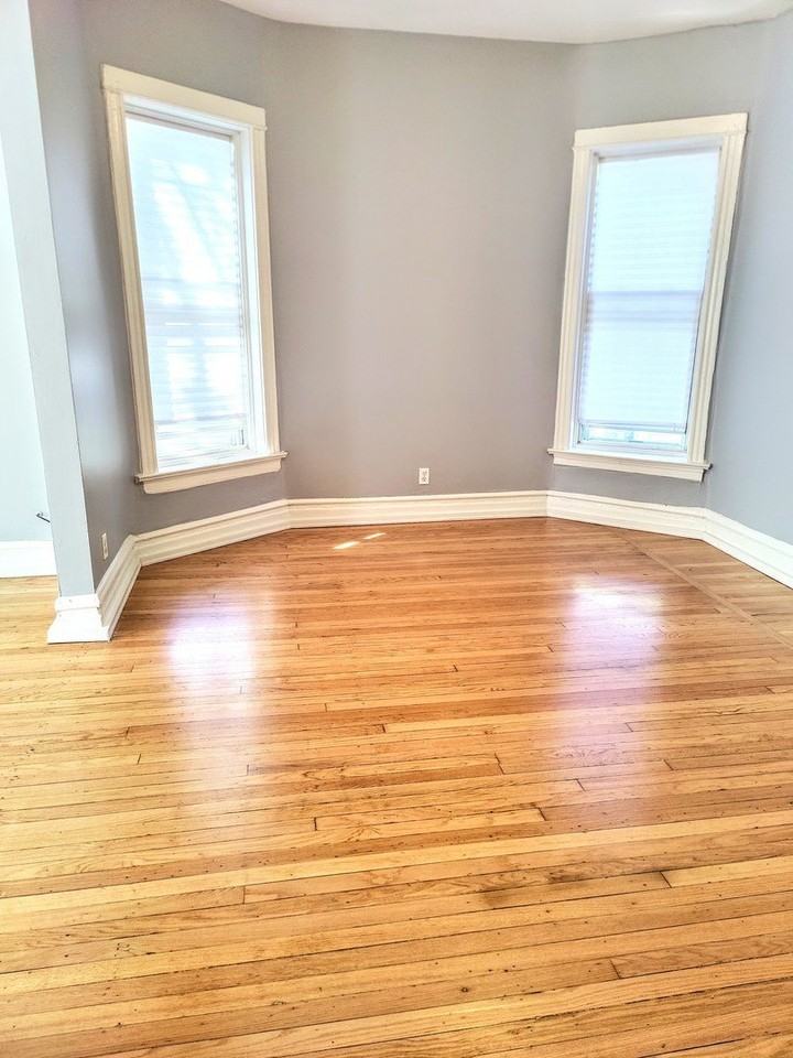 6622 S Saint Lawrence Ave #2 - Photo 3 of 9