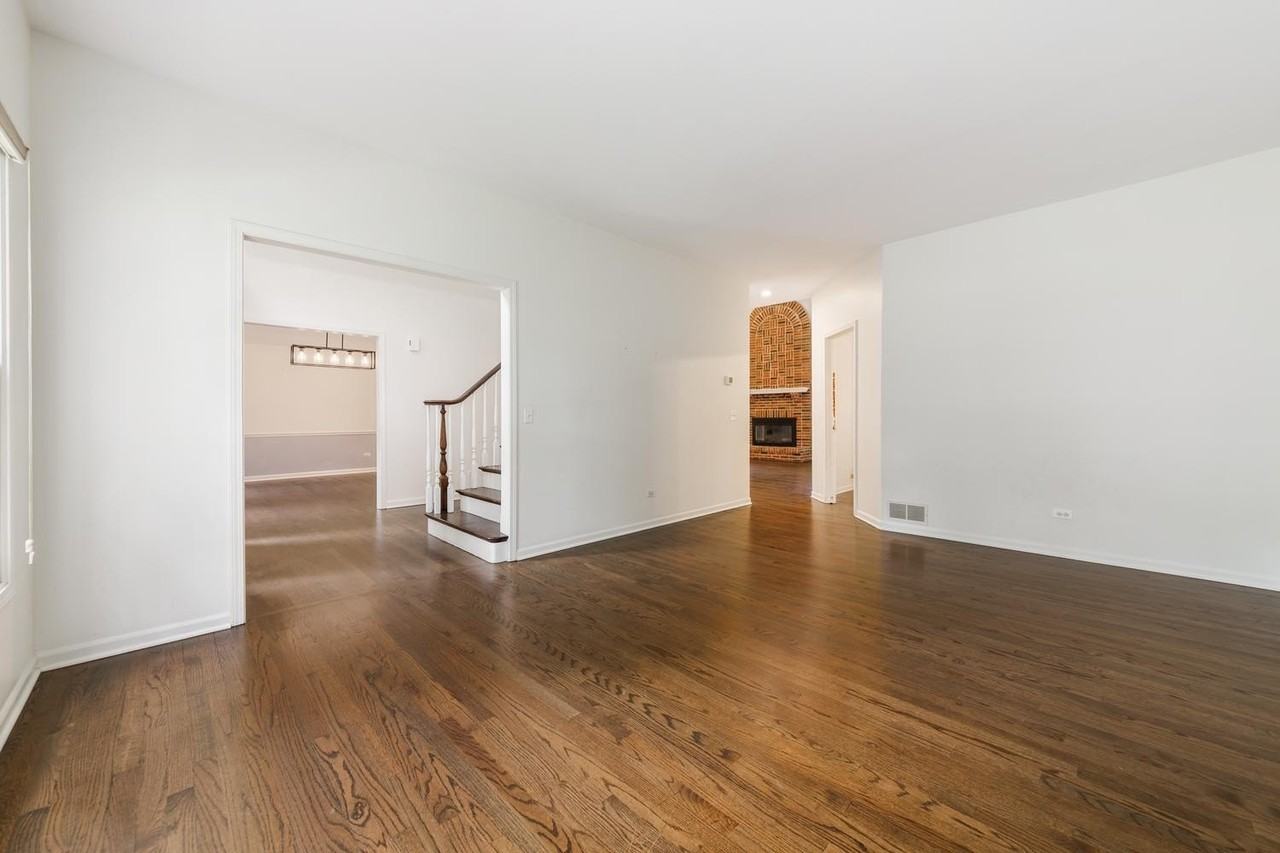 1106 Portsmouth Cir - Photo 4 of 32