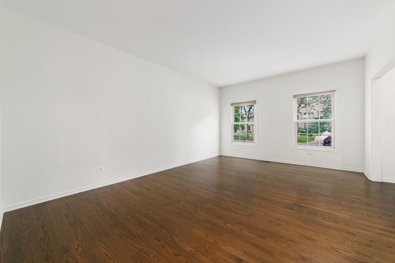 1106 Portsmouth Cir - Photo 5 of 32