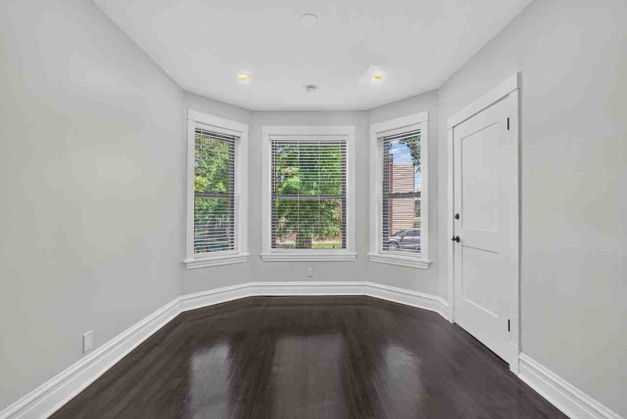 3023 W Wellington Ave #1 - Photo 5 of 28