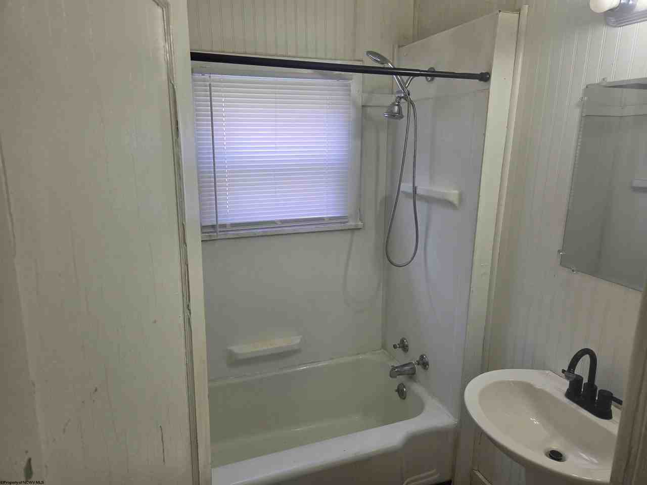 444 Pennsylvania Ave - Photo 3 of 19