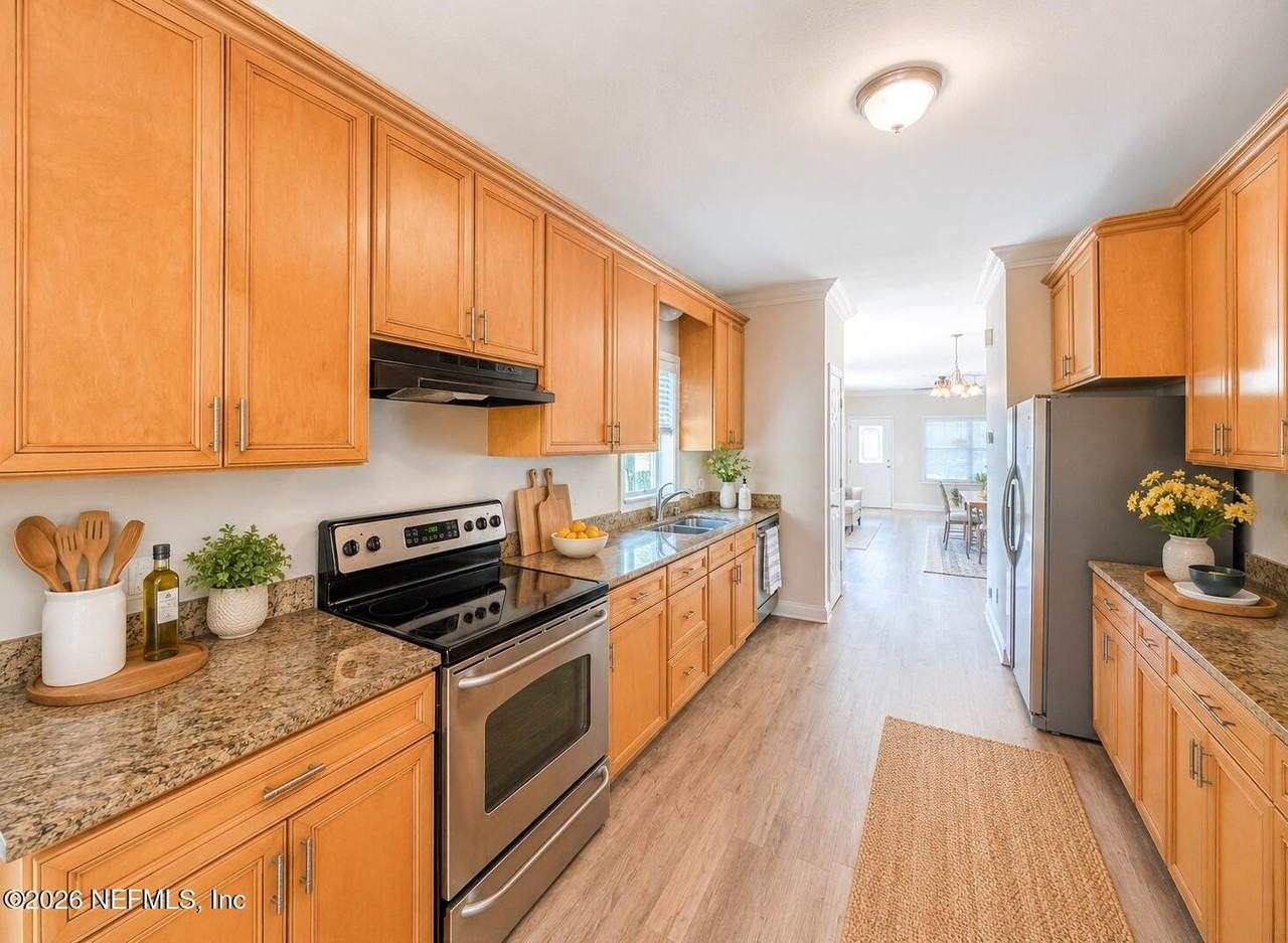 411 3rd Ave S #B - Photo 3 of 11