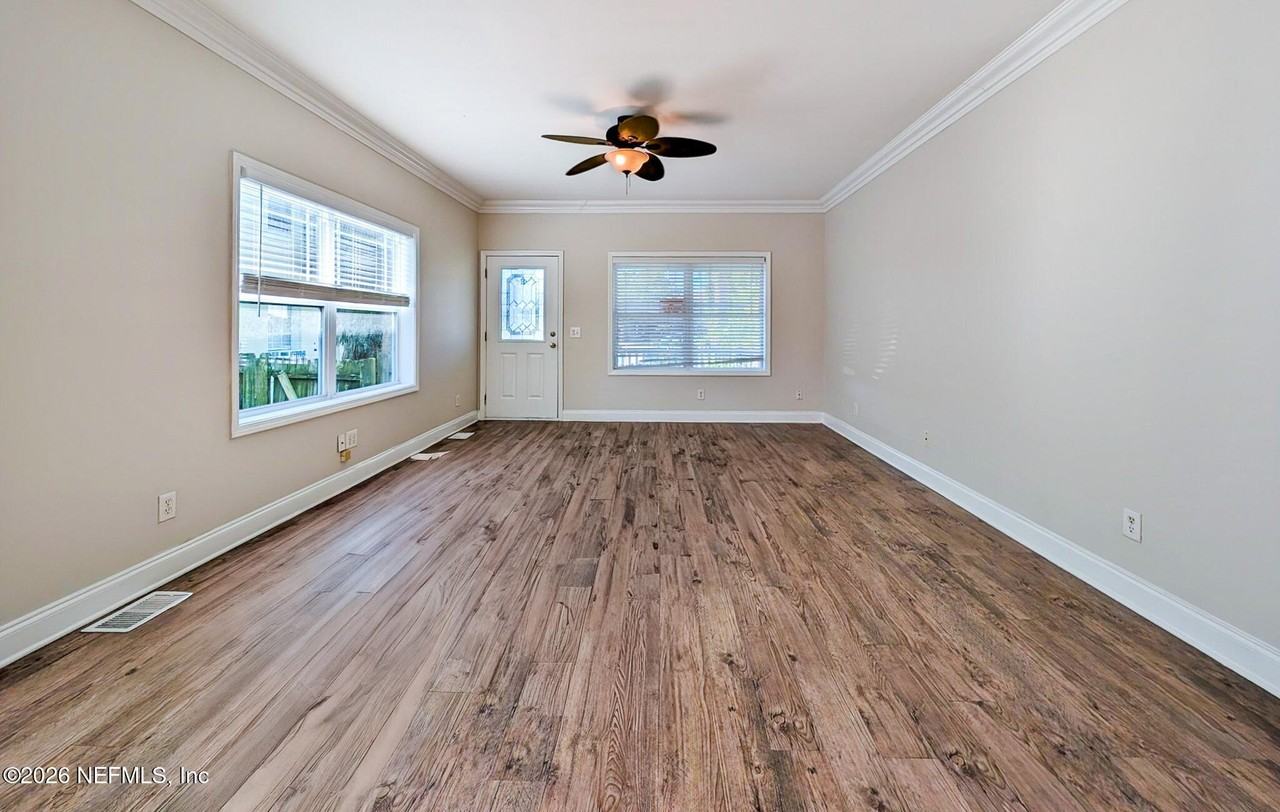 411 3rd Ave S #B - Photo 6 of 11