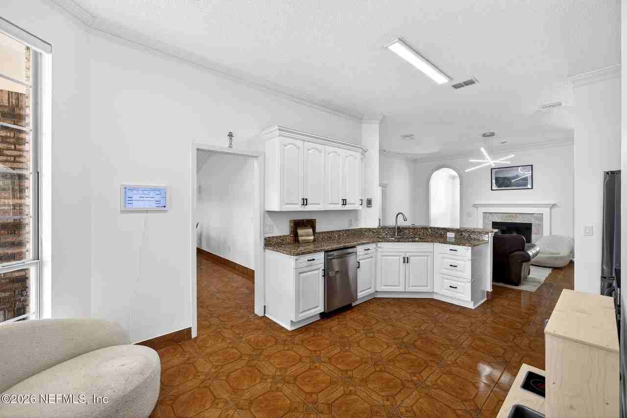 9515 Broken Oak Blvd - Photo 7 of 30