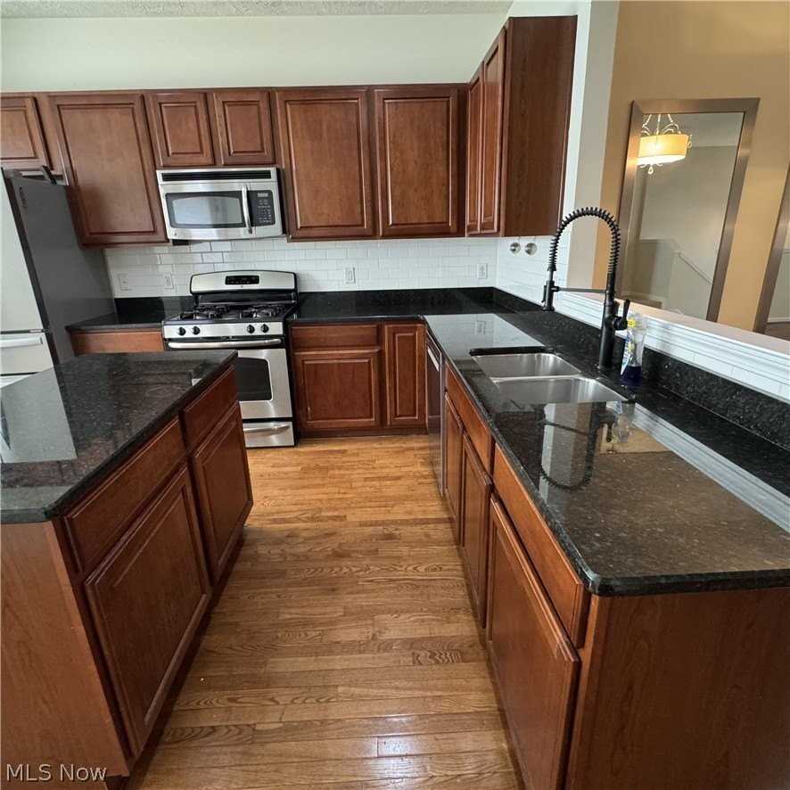 393 Caleb Dr - Photo 6 of 15