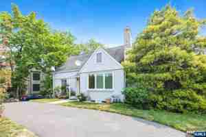 featured image of 700 Kinderkamack Rd #1stFL