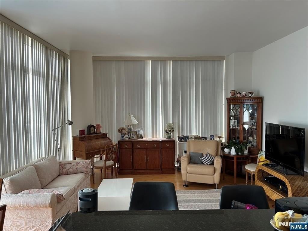 600 12th St #909 - Photo 5 of 17