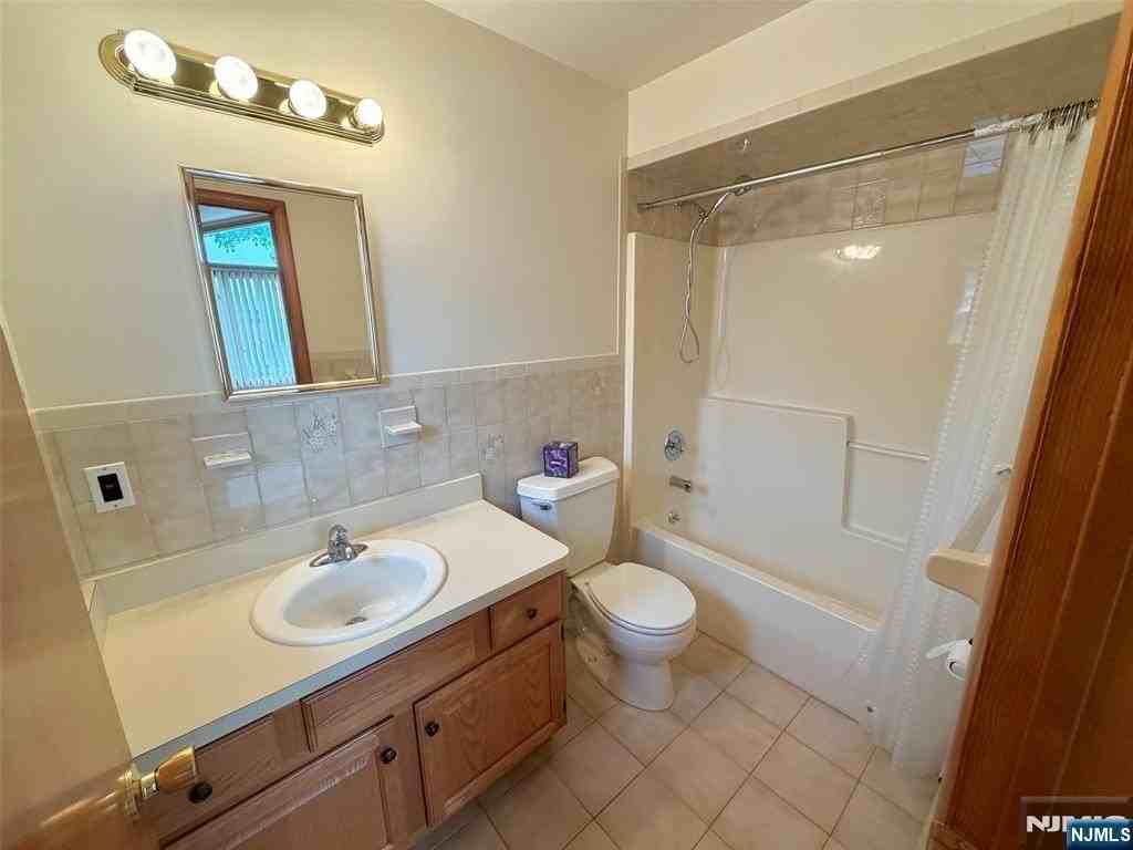 236 Grant Ave #A - Photo 7 of 16