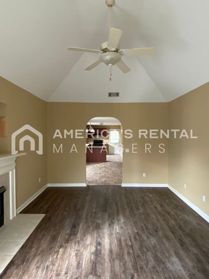 525 Fox Run Cir - Photo 3 of 32