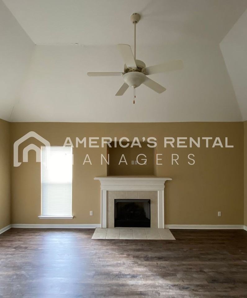 525 Fox Run Cir - Photo 4 of 32