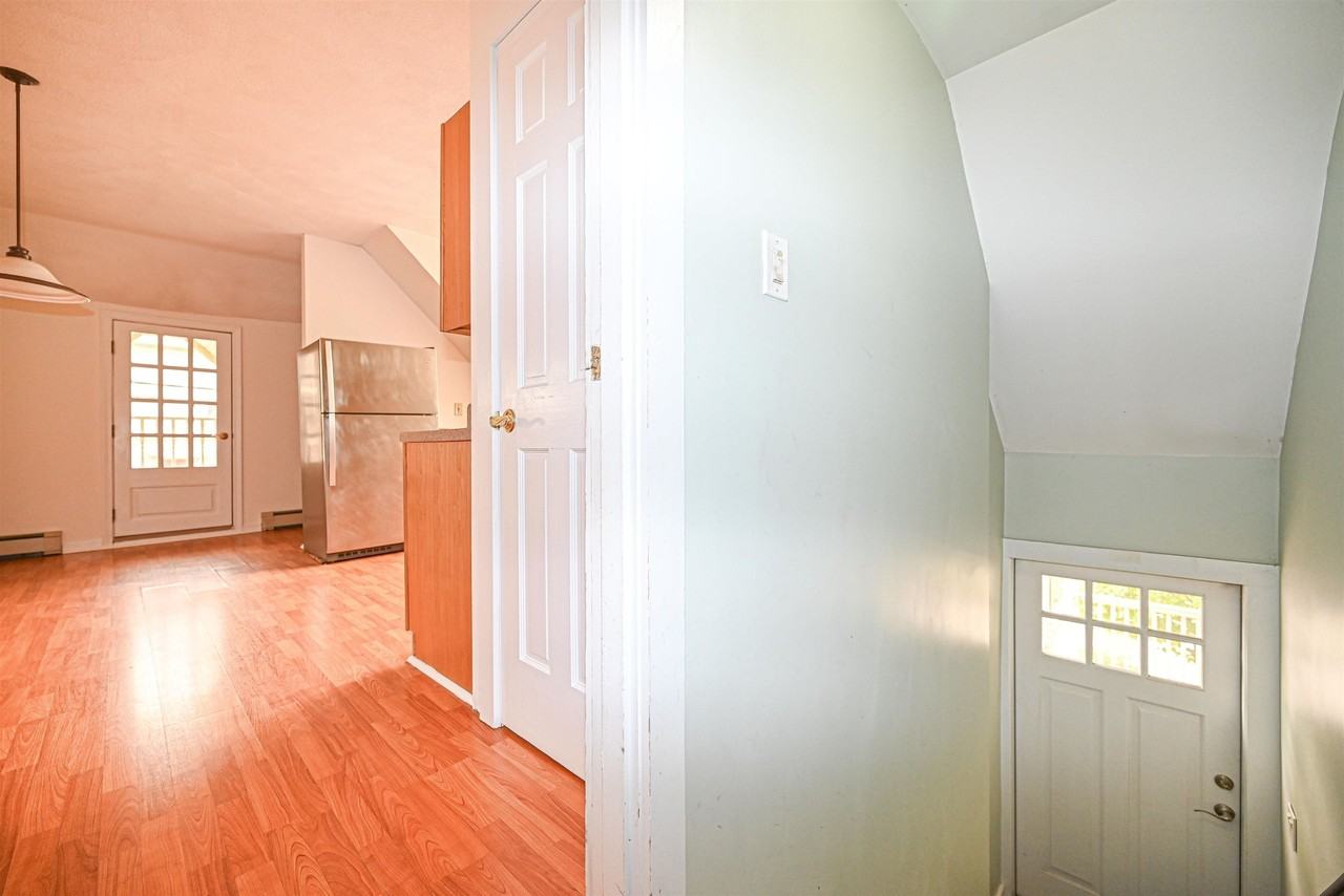 55 Bay St Apt B - Photo 2 of 26