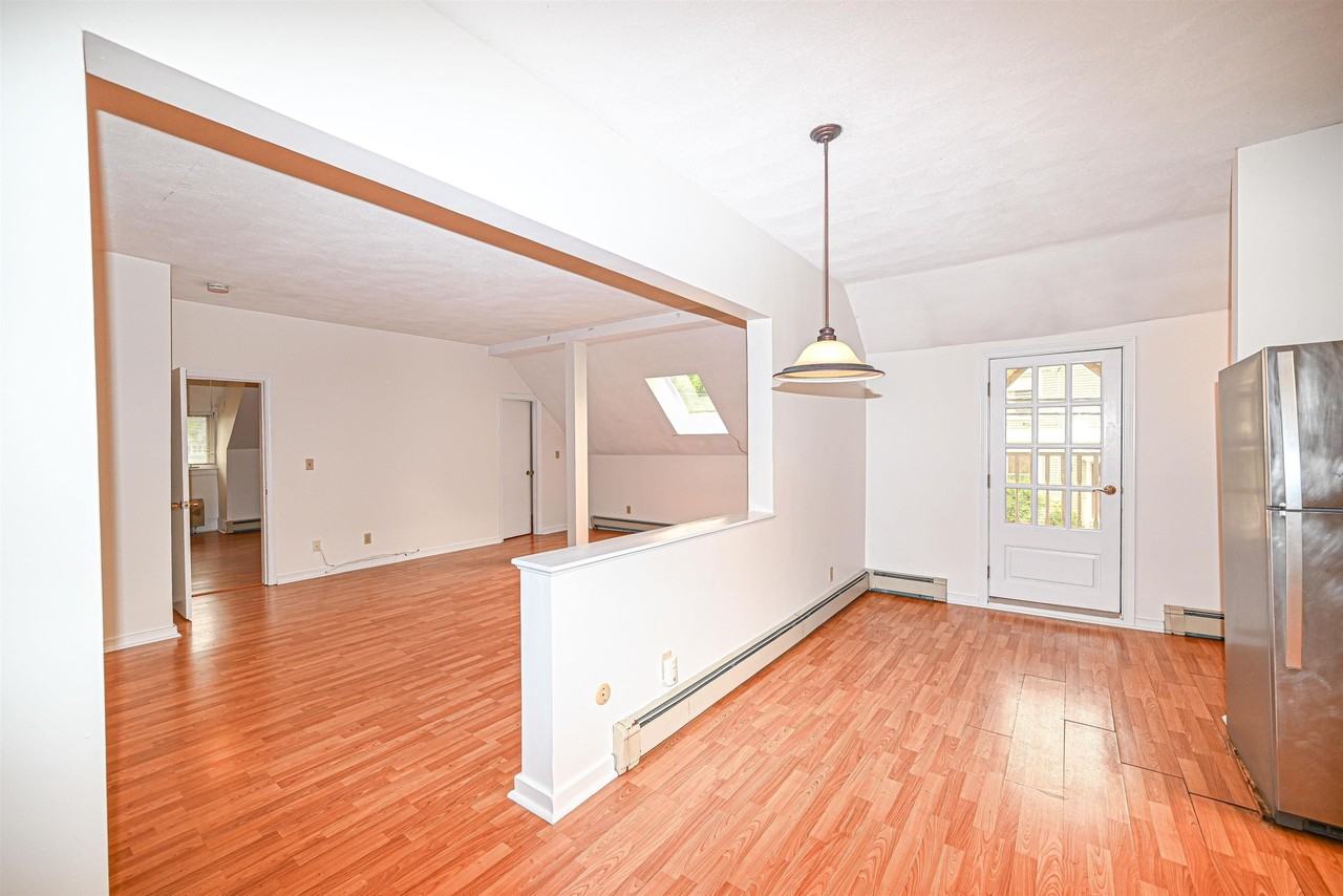 55 Bay St Apt B - Photo 6 of 26