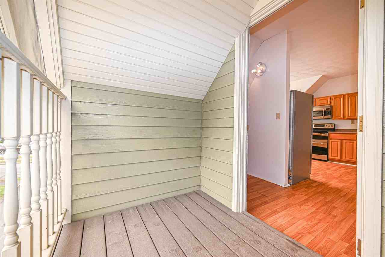55 Bay St Apt B - Photo 7 of 26