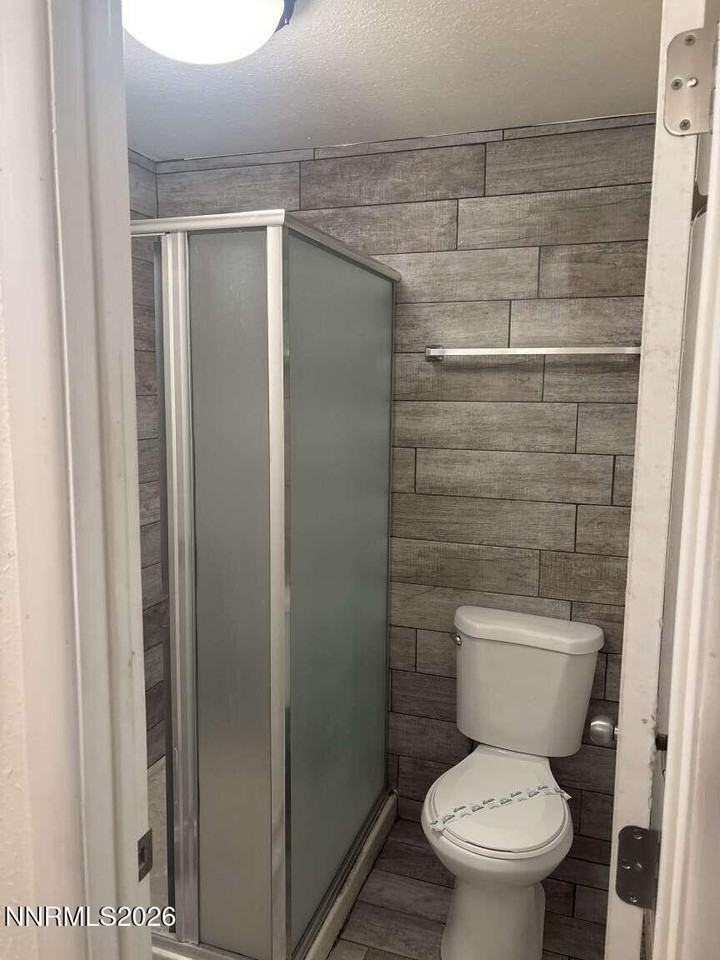 500 University Way - Photo 2 of 7