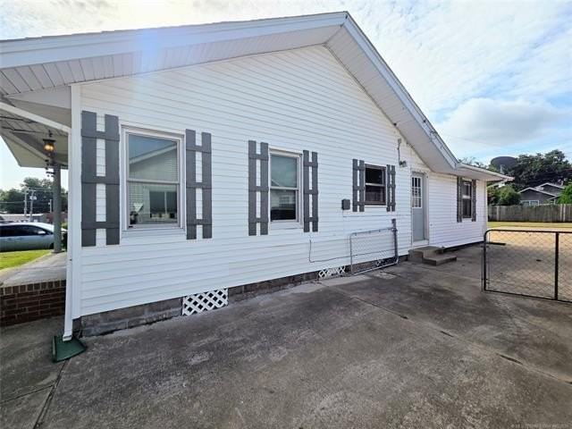 2240 E 12th Pl - Photo 3 of 19