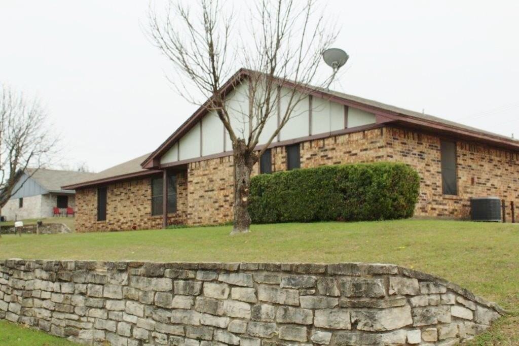 1110 Curtis Dr - Photo 2 of 13