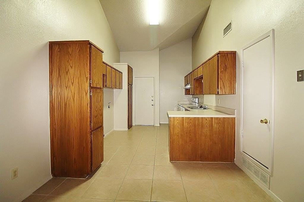 1110 Curtis Dr - Photo 6 of 13