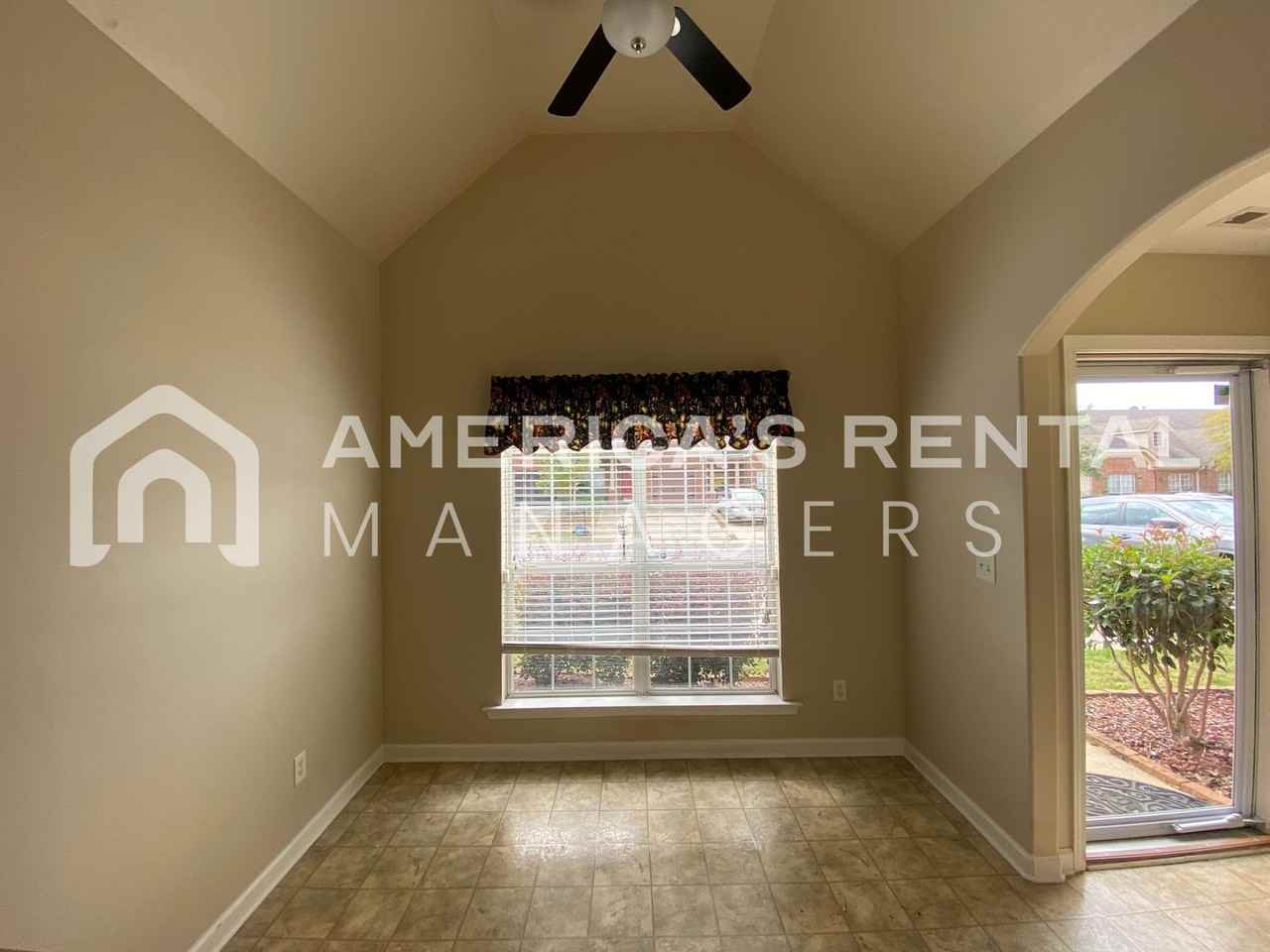 2807 Southwood Ln - Photo 3 of 24