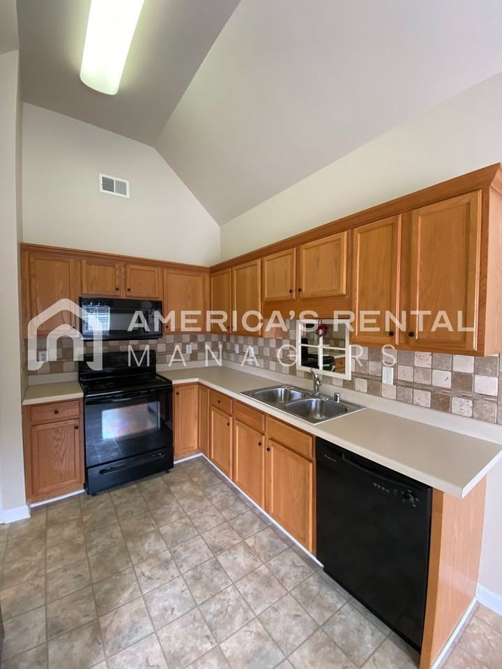 2807 Southwood Ln - Photo 5 of 24